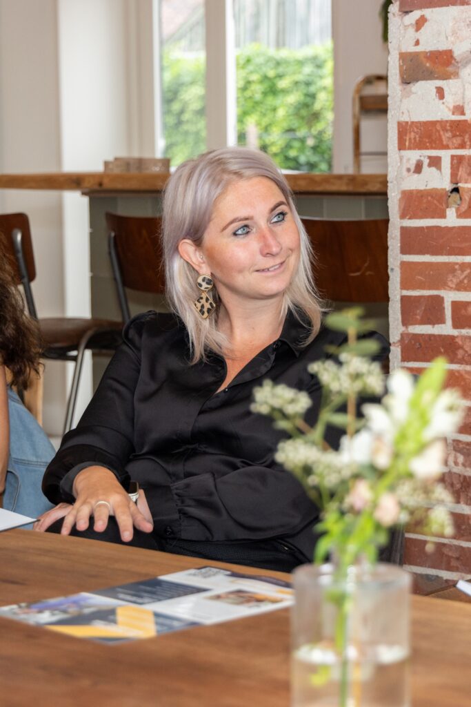 De huidige afbeelding heeft geen alternatieve tekst. De bestandsnaam is: Foto-ondernemersdag-scaled.jpg